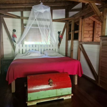 Les Bananes Vertes Ecolodges 생클로드 외부 사진