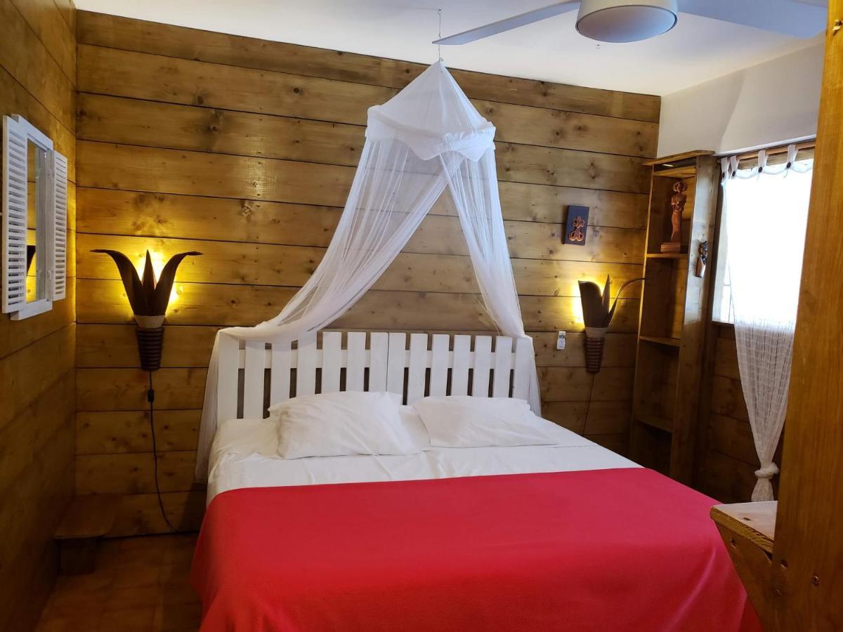 Les Bananes Vertes Ecolodges 생클로드 외부 사진