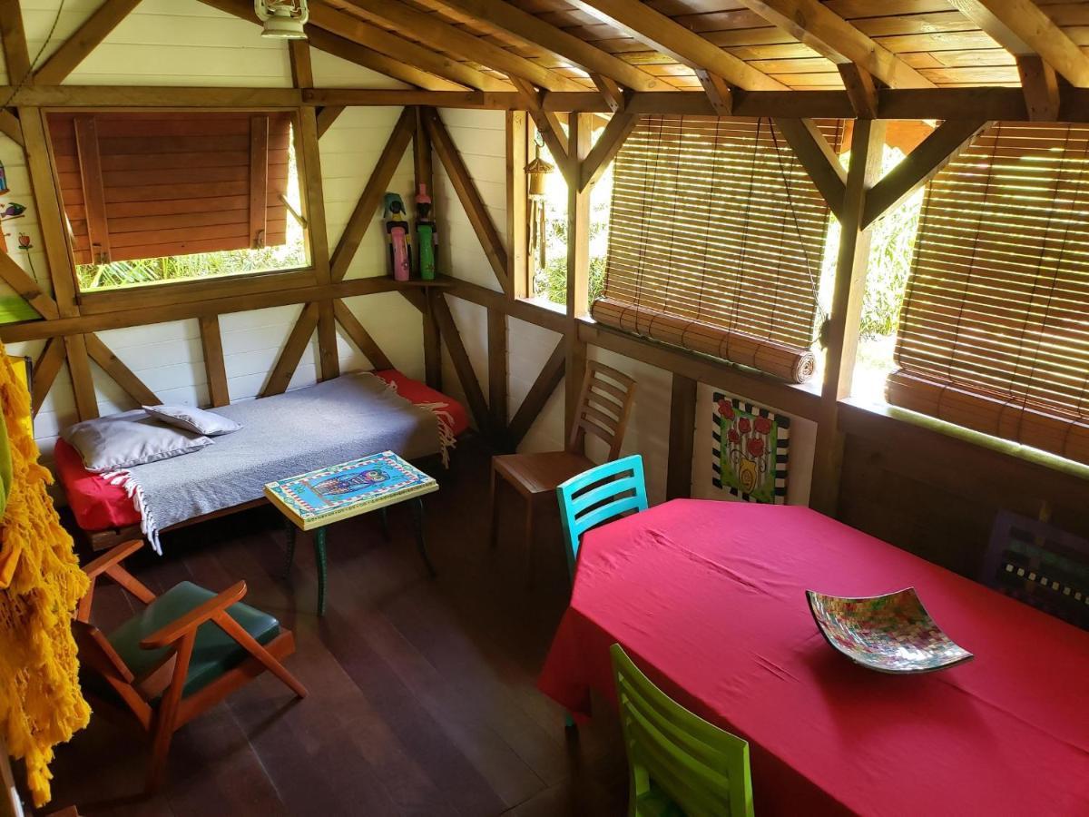 Les Bananes Vertes Ecolodges 생클로드 외부 사진
