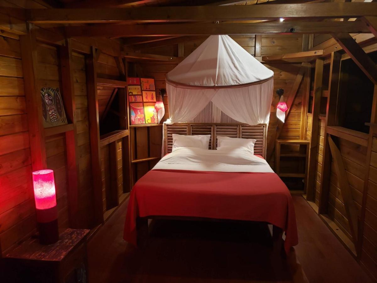 Les Bananes Vertes Ecolodges 생클로드 외부 사진