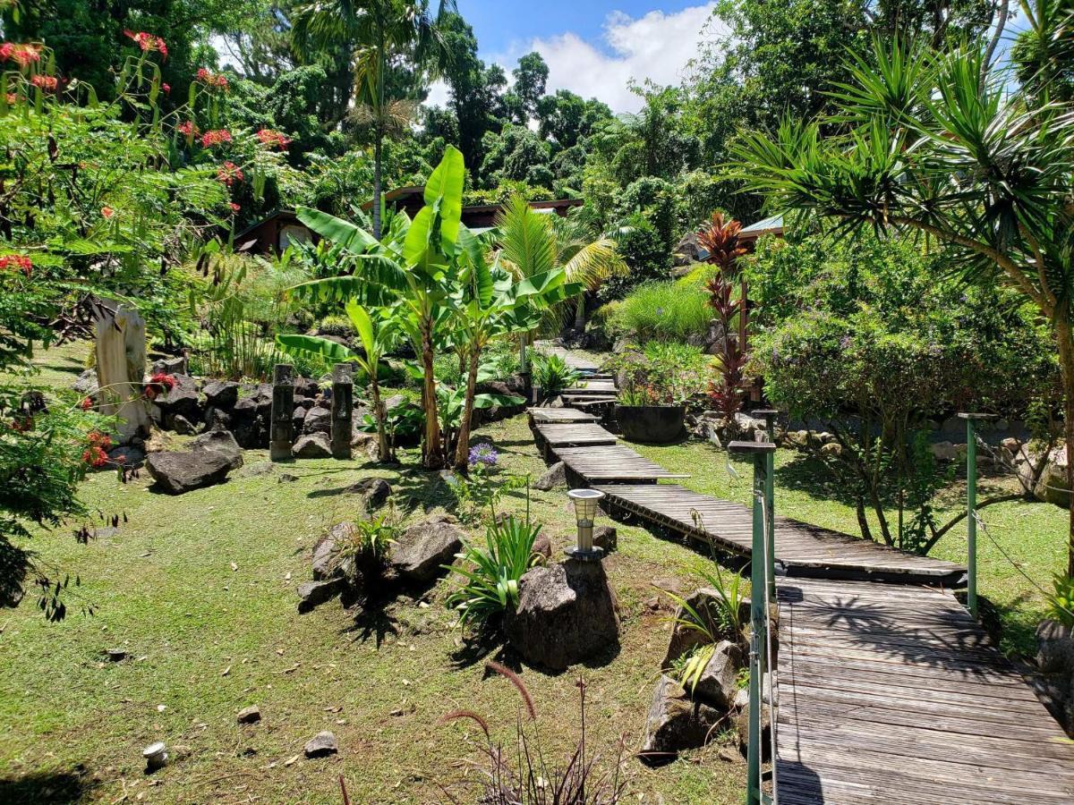 Les Bananes Vertes Ecolodges 생클로드 외부 사진