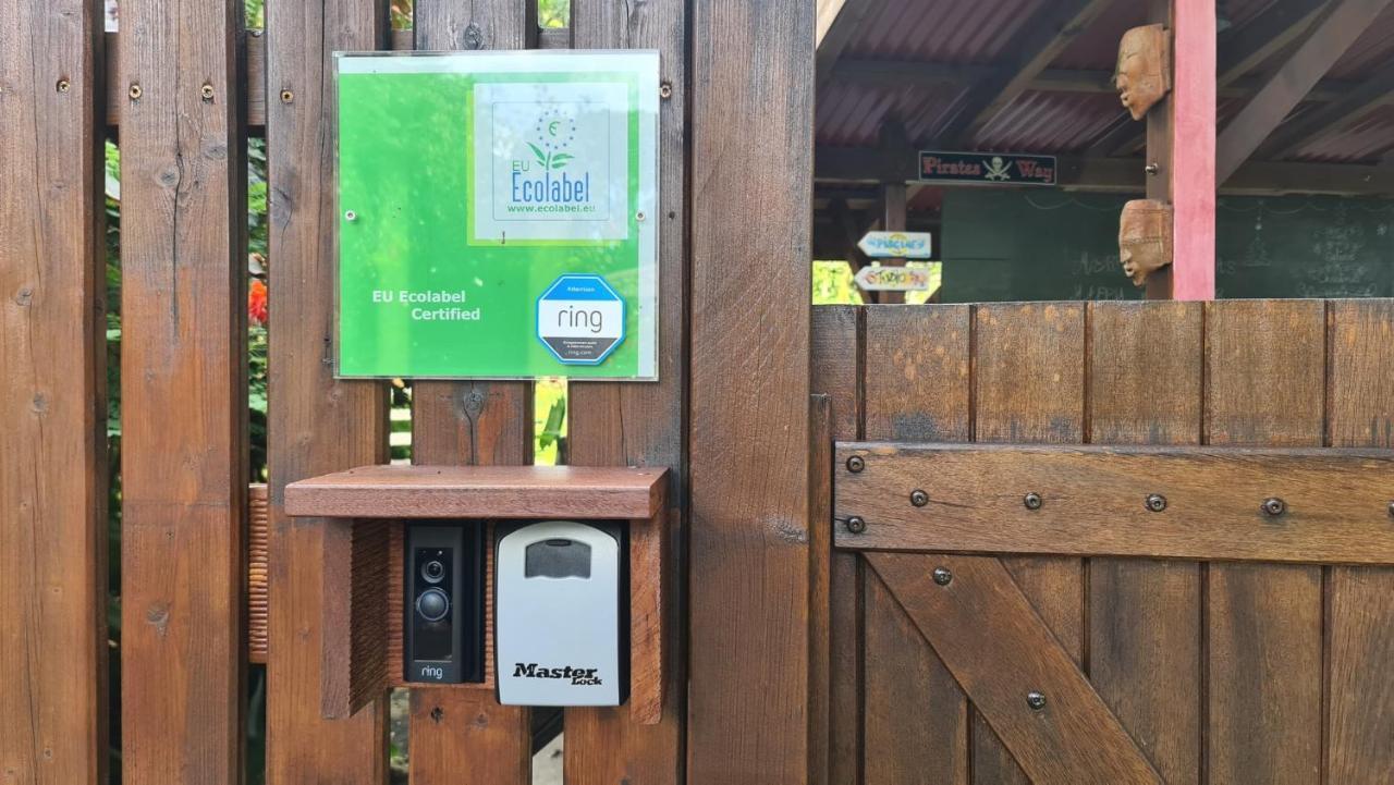 Les Bananes Vertes Ecolodges 생클로드 외부 사진