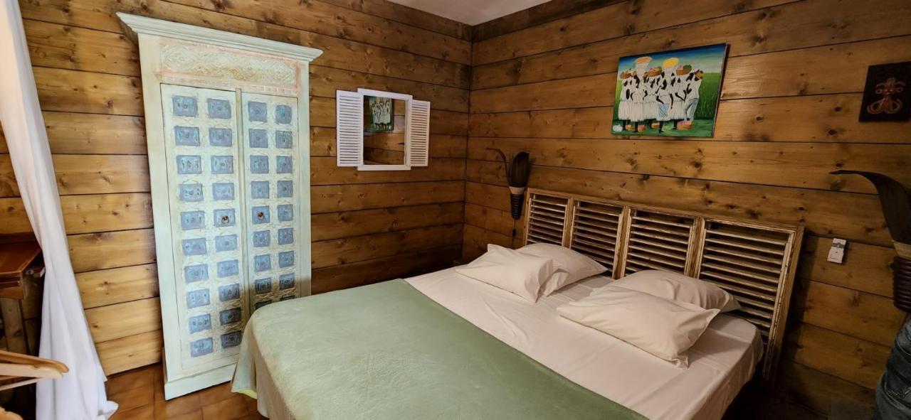 Les Bananes Vertes Ecolodges 생클로드 외부 사진