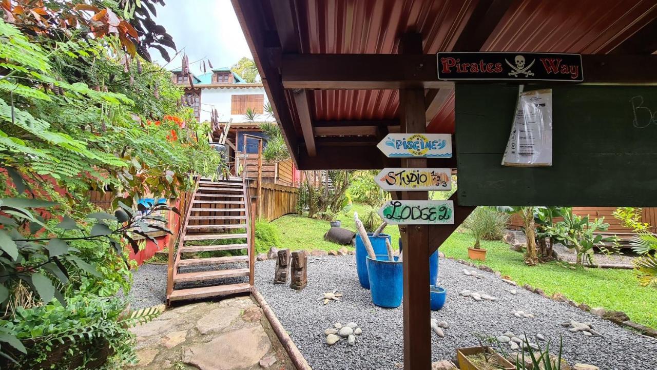 Les Bananes Vertes Ecolodges 생클로드 외부 사진
