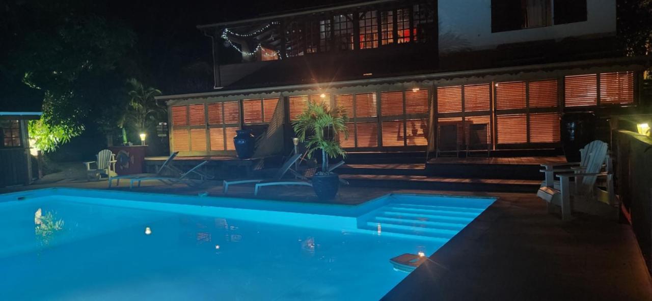 Les Bananes Vertes Ecolodges 생클로드 외부 사진